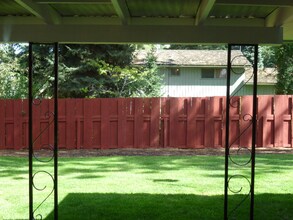 4047 S Madelia St in Spokane, WA - Foto de edificio - Building Photo