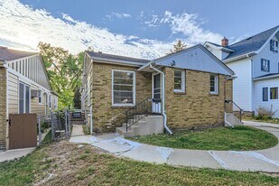 2106 Grand Ave S in Minneapolis, MN - Building Photo