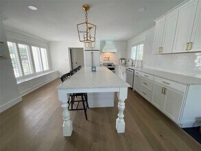 1833 Pandora Dr in Sarasota, FL - Building Photo - Building Photo