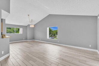 3473 NW 44th St in Lauderdale Lakes, FL - Building Photo - Building Photo