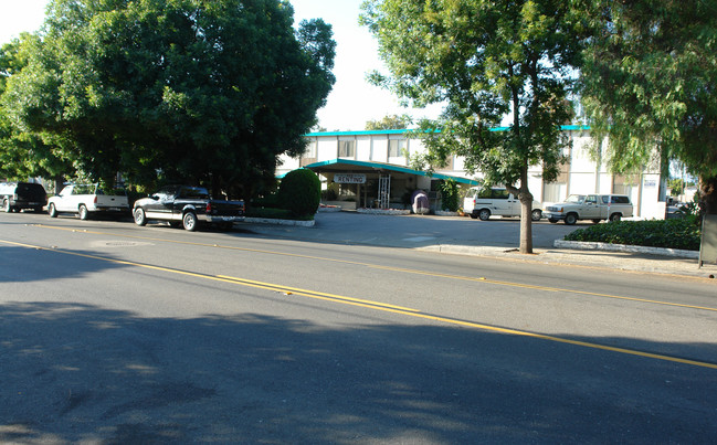 Chateau Sierra-Apartments in Sunnyvale, CA - Building Photo - Building Photo