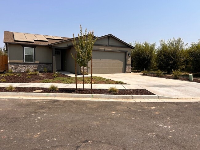 3926 W Delaware Ave in Visalia, CA - Building Photo - Building Photo