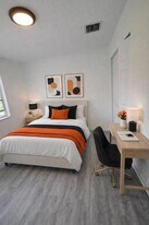 2035 Nassau Dr in Riviera Beach, FL - Building Photo