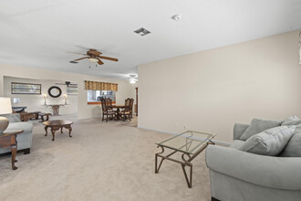 11 Windsor Rd E in Jupiter, FL - Foto de edificio - Building Photo