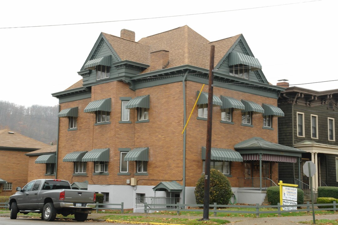 1001 8th St in Beaver Falls, PA - Foto de edificio