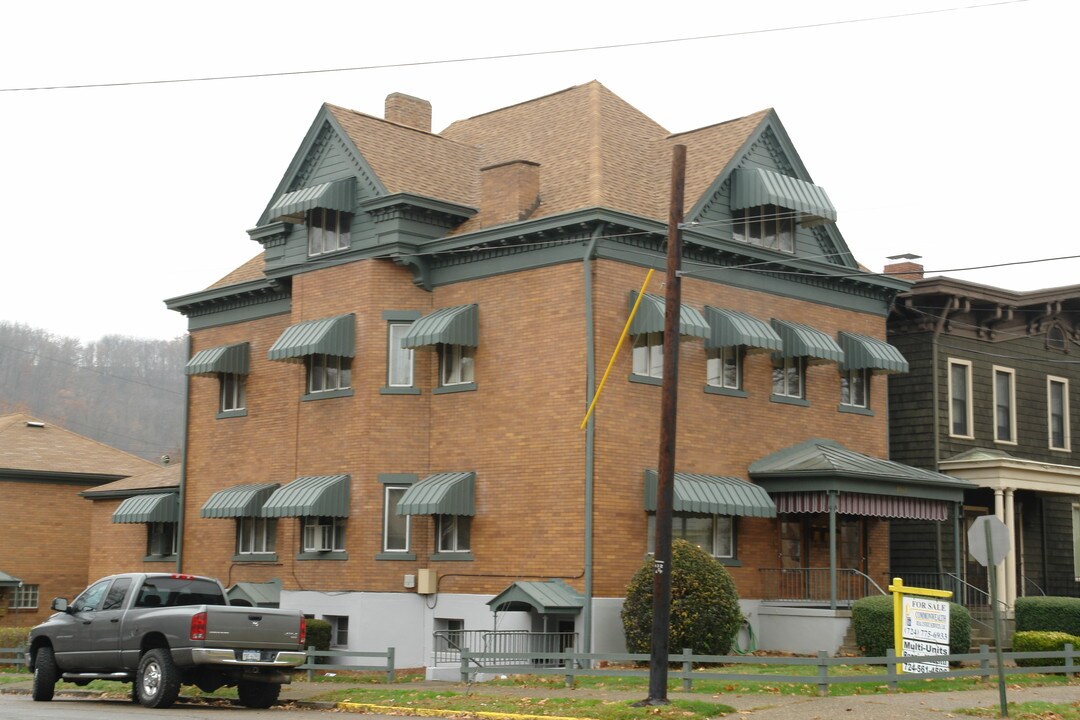 1001 8th St in Beaver Falls, PA - Building Photo