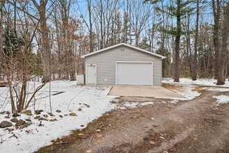 930 W Walter Dr in Sanford, MI - Building Photo - Building Photo