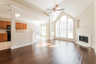 742 River Oak Way in Lake Dallas, TX - Building Photo - Building Photo