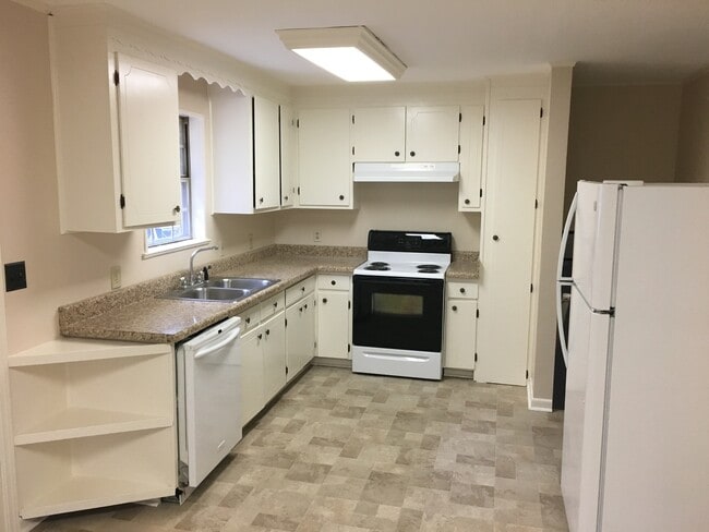 1684 Rex Lake Rd in Leeds, AL - Building Photo - Building Photo