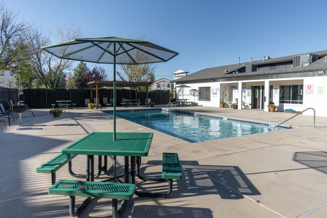 Huntington Park Apartments in El Paso, TX - Building Photo - Building Photo