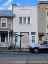 206 Lincoln Way E in McConnellsburg, PA - Building Photo