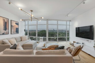 100 Thompson Ln, Unit 6C in Edgewater, NJ - Building Photo - Building Photo