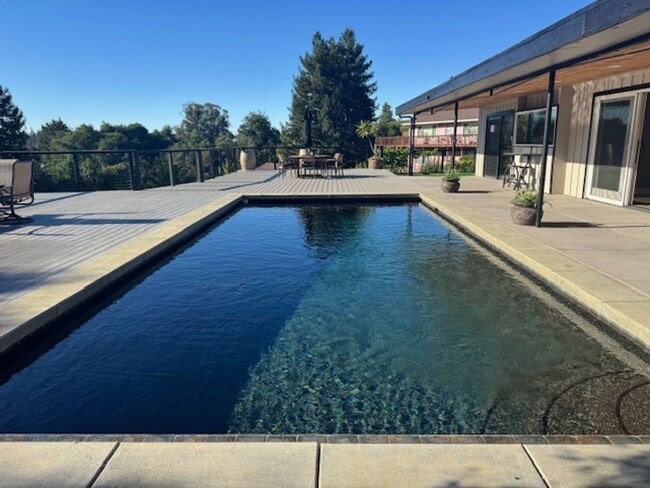 10505 Cherry Ridge Rd in Sebastopol, CA - Building Photo - Building Photo