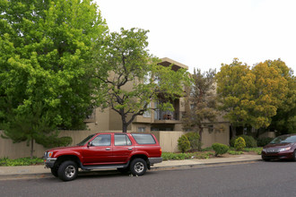 The Lamplighter Apartments in Burlingame, CA - Building Photo - Building Photo