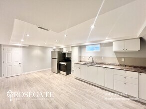 25 Broadleaf Pl in Kitchener, ON - Building Photo - Building Photo