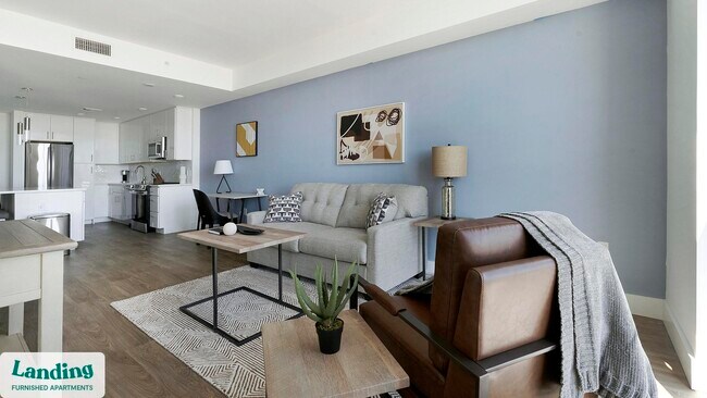 1950 Mayfair St, Unit 817 in Naples, FL - Foto de edificio - Building Photo