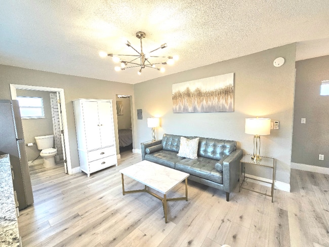 1 Minimalist Modern Studio in St. Petersburg, FL - Building Photo - Building Photo