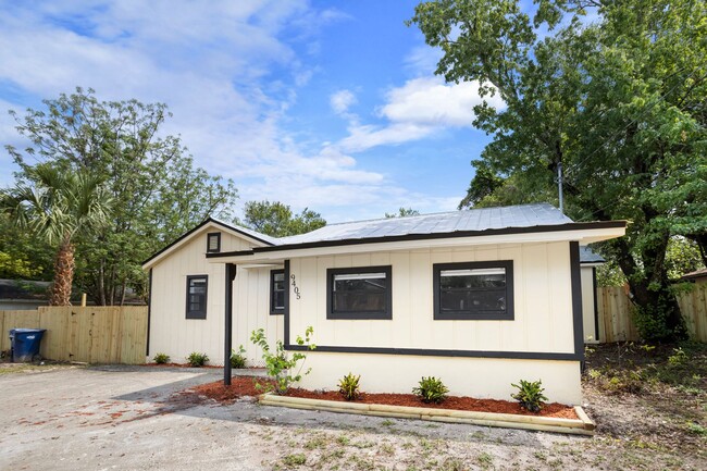 9405 N 19th St in Tampa, FL - Building Photo - Building Photo