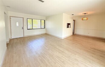 225 Cevera Rd in Dunedin, FL - Building Photo - Building Photo