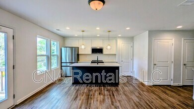 2367 Summit Ave NW in Atlanta, GA - Building Photo - Building Photo