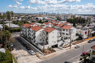 Mansfield Terrace Apartments in Los Angeles, CA - Foto de edificio - Building Photo