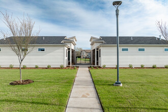 Porchlight at Auburn Hills in Wichita, KS - Foto de edificio - Building Photo