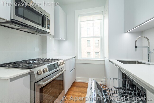 16 Forest St, Unit #41 in Cambridge, MA - Foto de edificio - Building Photo