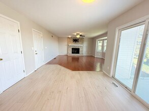 1930 N Berkshire Gardens CC Ln in Normal, IL - Building Photo - Building Photo