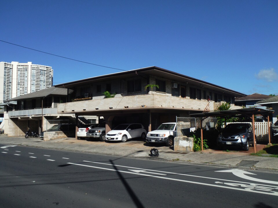 712 University Ave in Honolulu, HI - Building Photo