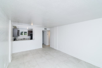 Prestige Vista in North Miami, FL - Building Photo - Building Photo