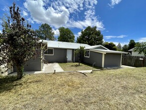 1285 SW 11th St in Ontario, OR - Building Photo - Building Photo