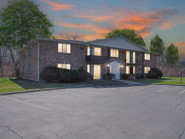 Colonial Court Apartments in Buffalo, NY - Building Photo - Building Photo