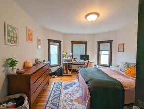 92 Powder House Blvd, Unit 3 in Somerville, MA - Foto de edificio - Building Photo