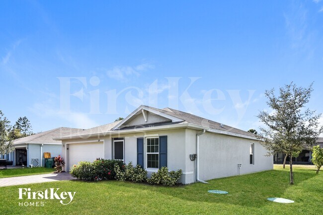 1195 Desmond St in Port Charlotte, FL - Foto de edificio - Building Photo