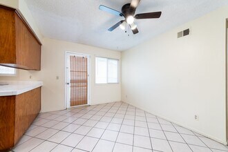 1487 Chapel Dr in Camarillo, CA - Building Photo - Building Photo