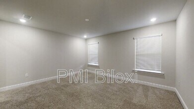 6467 Eastland Cir in Biloxi, MS - Foto de edificio - Building Photo