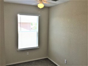 6923 Opal Clfs in Converse, TX - Foto de edificio - Building Photo