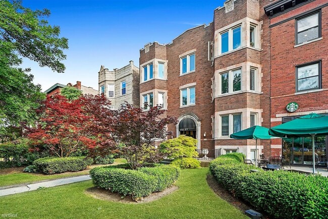2757 W Logan Blvd in Chicago, IL - Building Photo - Building Photo