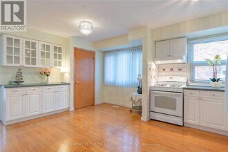 25 Darlington Dr in Hamilton, ON - Building Photo - Building Photo