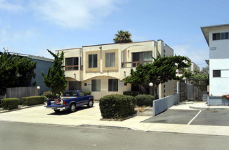 Sapphire Apartments in Pacific Beach, CA - Building Photo - Building Photo