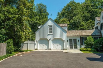 99 Husted Ln in Greenwich, CT - Building Photo - Building Photo