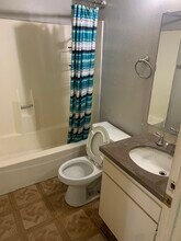 6151 Reseda Blvd, Unit 5 in Tarzana, CA - Building Photo - Building Photo