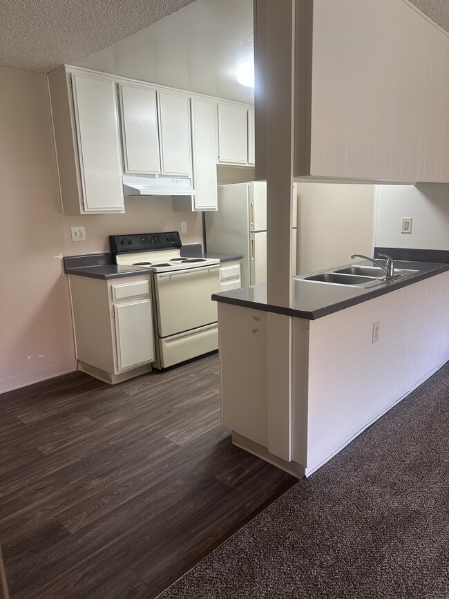 563 Broadway in El Cajon, CA - Building Photo - Building Photo