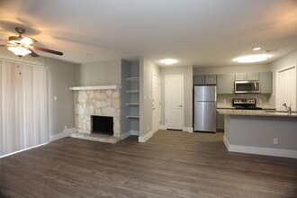 Turtle Creek Vista in San Antonio, TX - Building Photo - Interior Photo