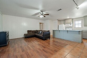 444 Frontier St in Bowie, TX - Building Photo - Building Photo