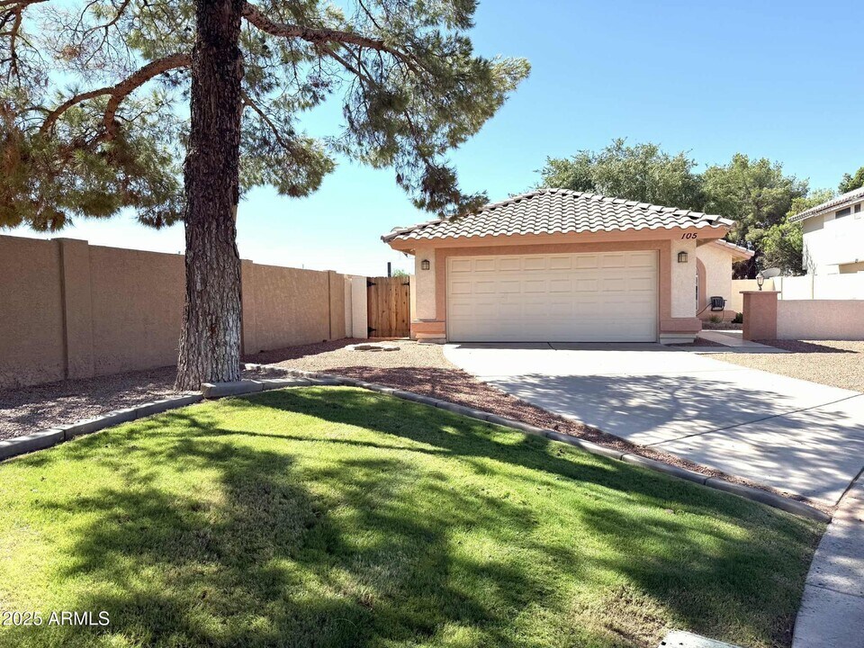105 S Willow Creek St in Chandler, AZ - Building Photo