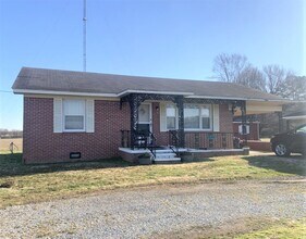 10110 TN-22 in Dresden, TN - Building Photo - Building Photo