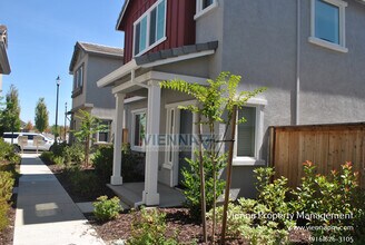 3057 Pruett Dr in Roseville, CA - Building Photo - Building Photo