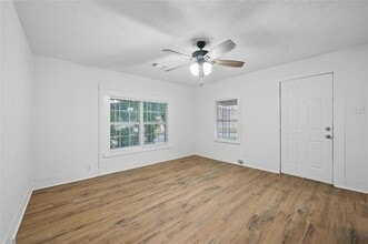 906 E Houston St in Sherman, TX - Building Photo - Building Photo