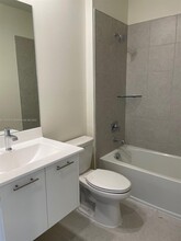 10270 NW 66th St-Unit -101 in Doral, FL - Building Photo - Building Photo